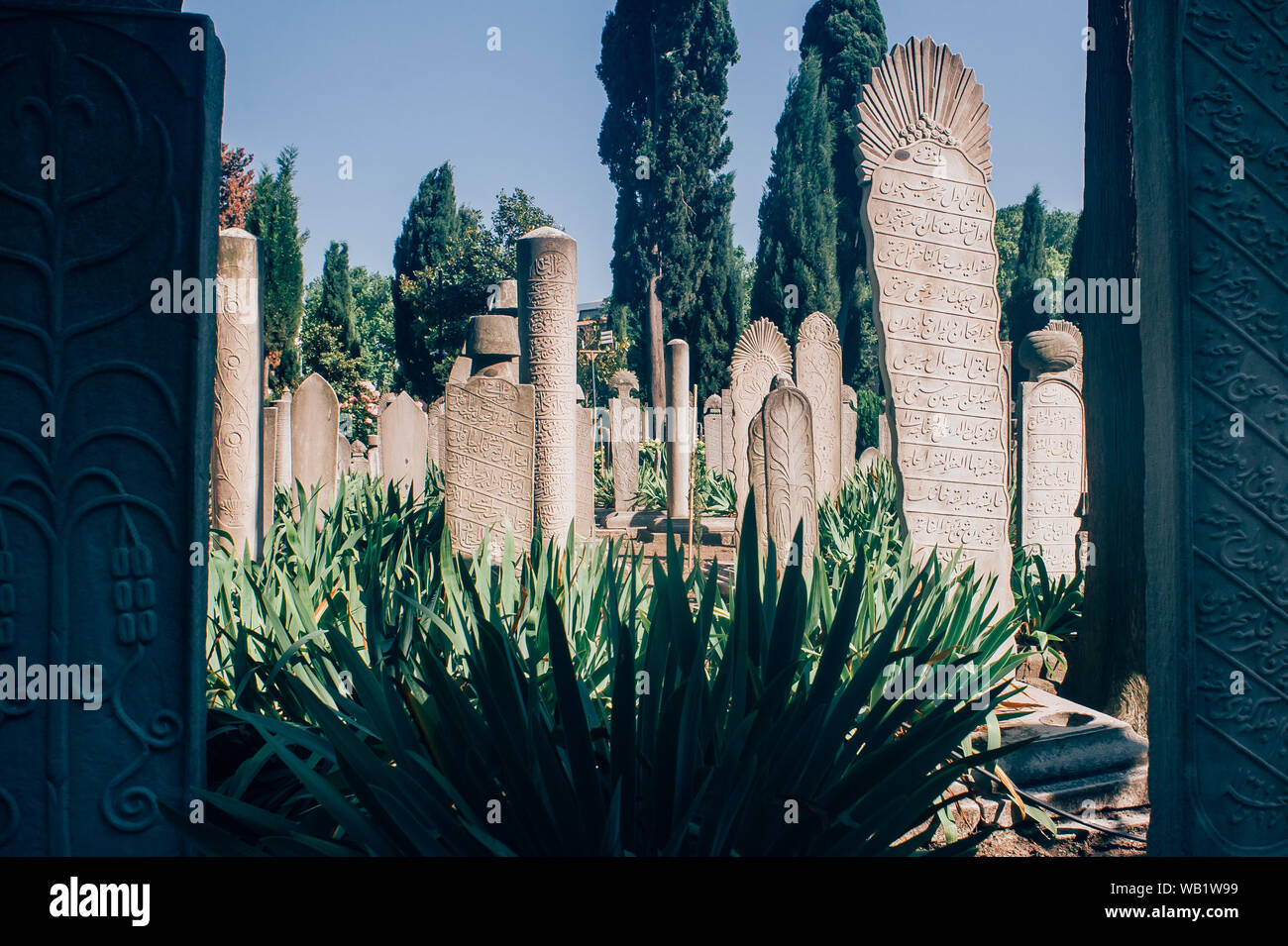 ISTANBUL, Türkei - 31. Mai 2019. Süleymaniye-moschee Friedhof mit dem Grab des legendären türkischen Sultan Süleyman in Istanbul, Türkei Stockfoto