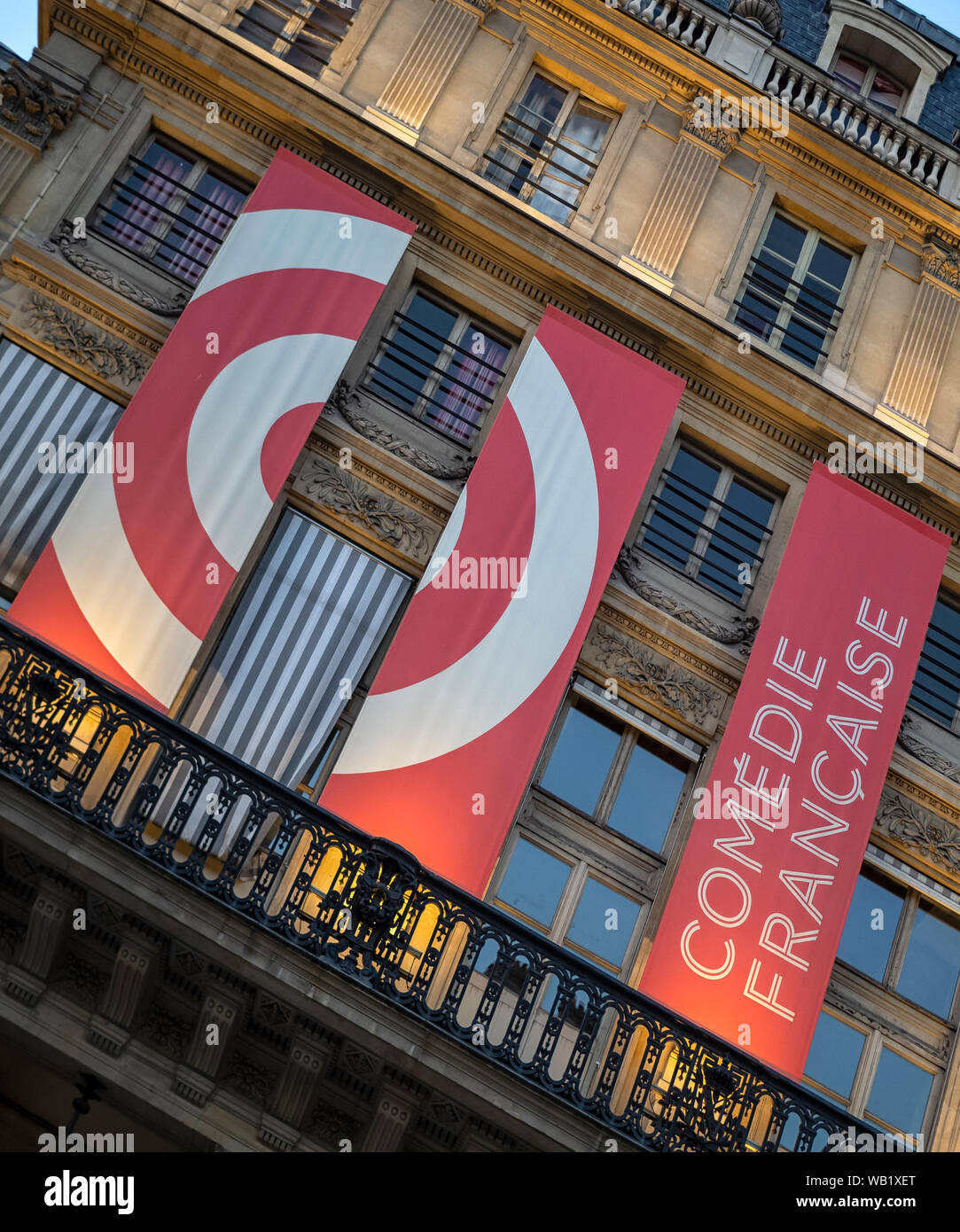 PARIS, FRANKREICH - 03. AUGUST 2018: Zeichen für Comedie-Francaise (Theater-Francais) im Salle Richelieu Teil des Palais-Royal Stockfoto