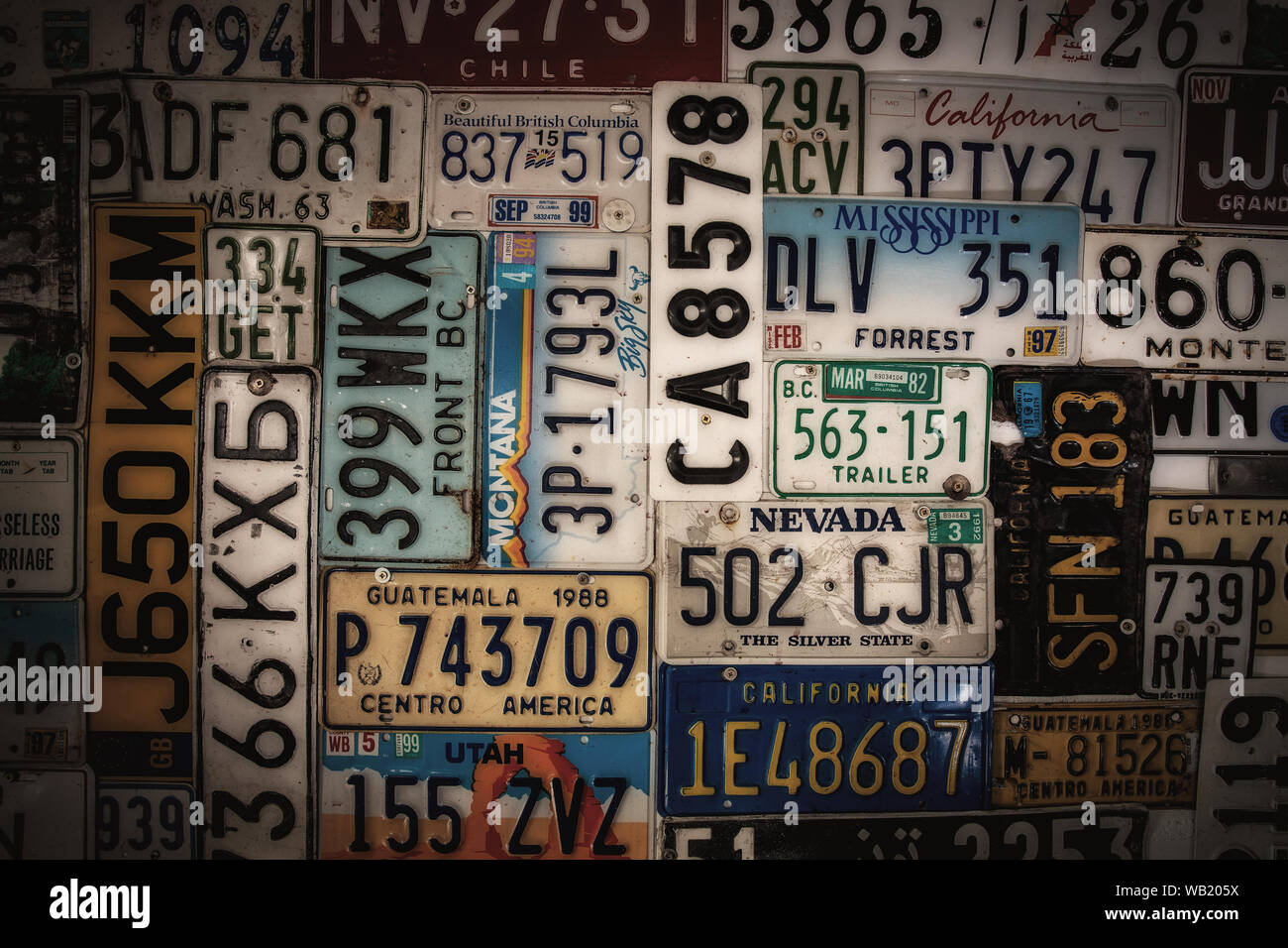 Internationalen auto Karos an einer Wand Stockfoto