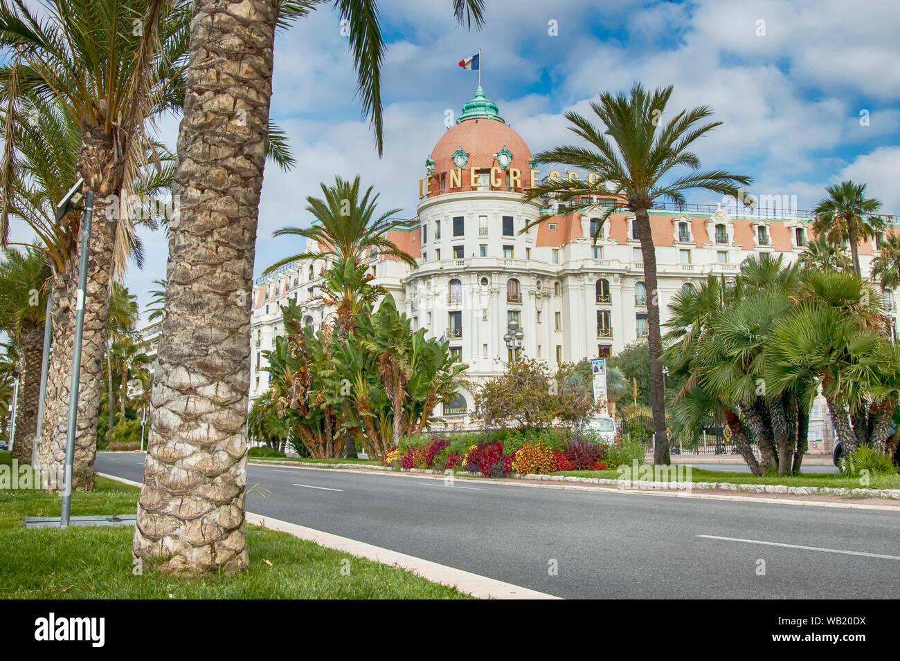 Historische berühmte Luxushotel Le Negresco in Nizza Frankreich Europa auf Englisch Promenade. Stockfoto