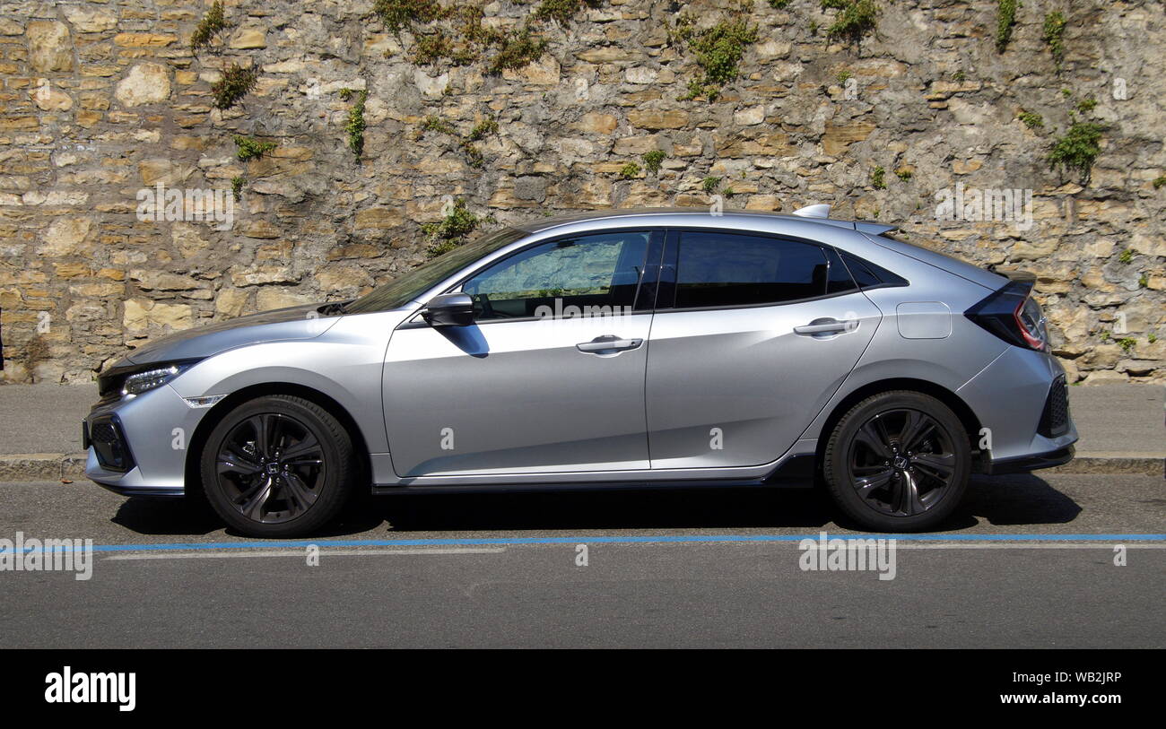Bergamo, Lombardije, Italien, 17. August 2017: Honda Civic Limousine durch die Seite der Straße geparkt. Stockfoto