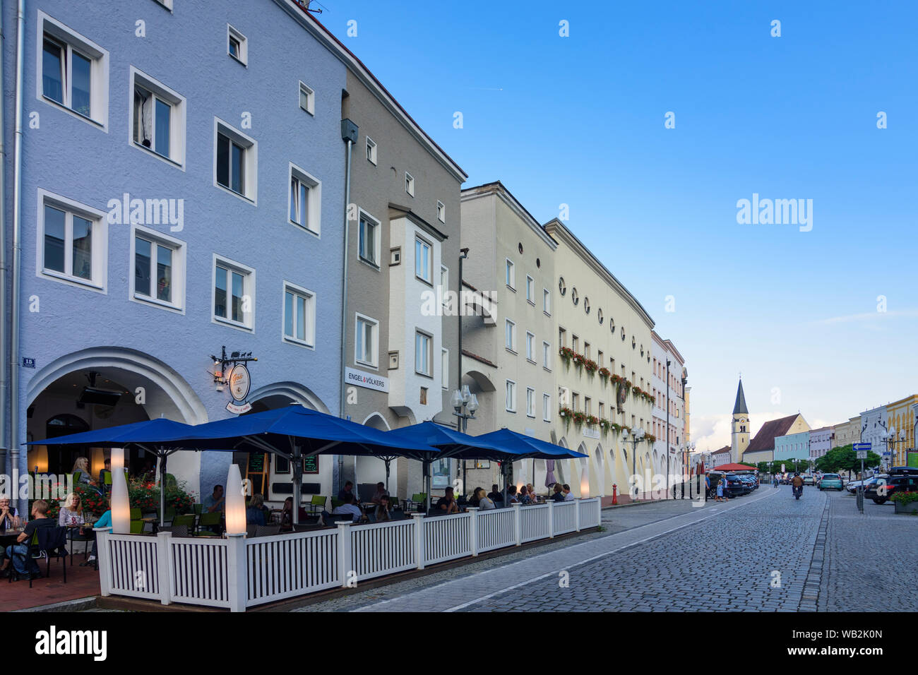 Muhldorf Am Inn Platz Stadtplatz Restaurant In Oberbayern Inn Salzach Oberbayern Bayern Bayern Deutschland Stockfotografie Alamy
