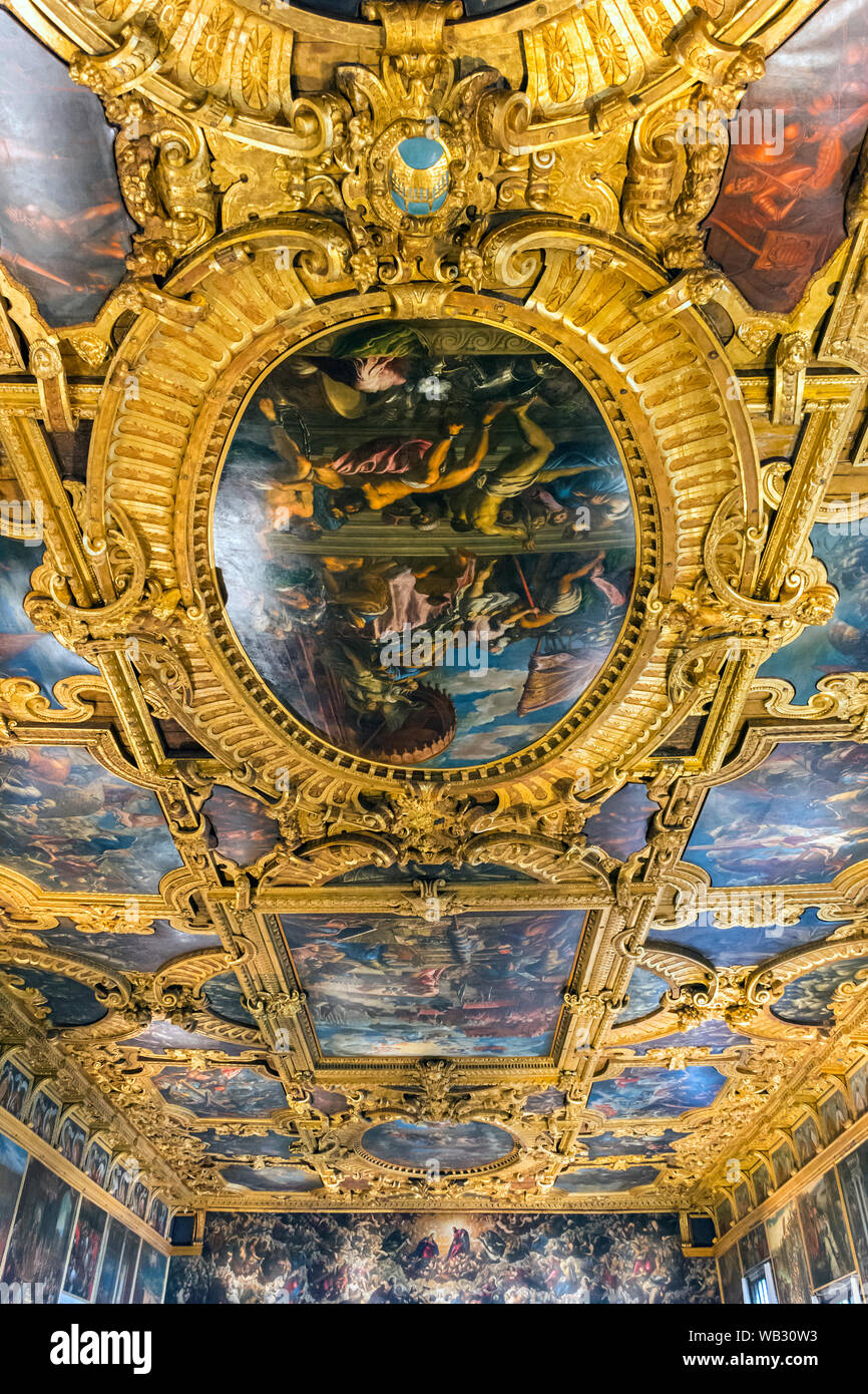 Die Decke der Sala del Maggiore Consiglio (Saal des Großen Rates) in der Dogenpalast (Palazzo Ducale), Venedig, Italien Stockfoto