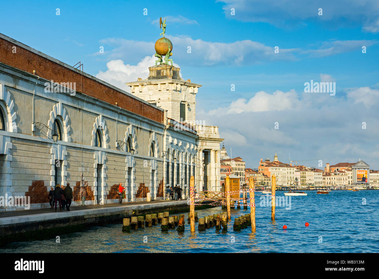 Die Dogana da Mar Gebäude an der Punta della Dogana a la Salute, Venedig, Italien Stockfoto