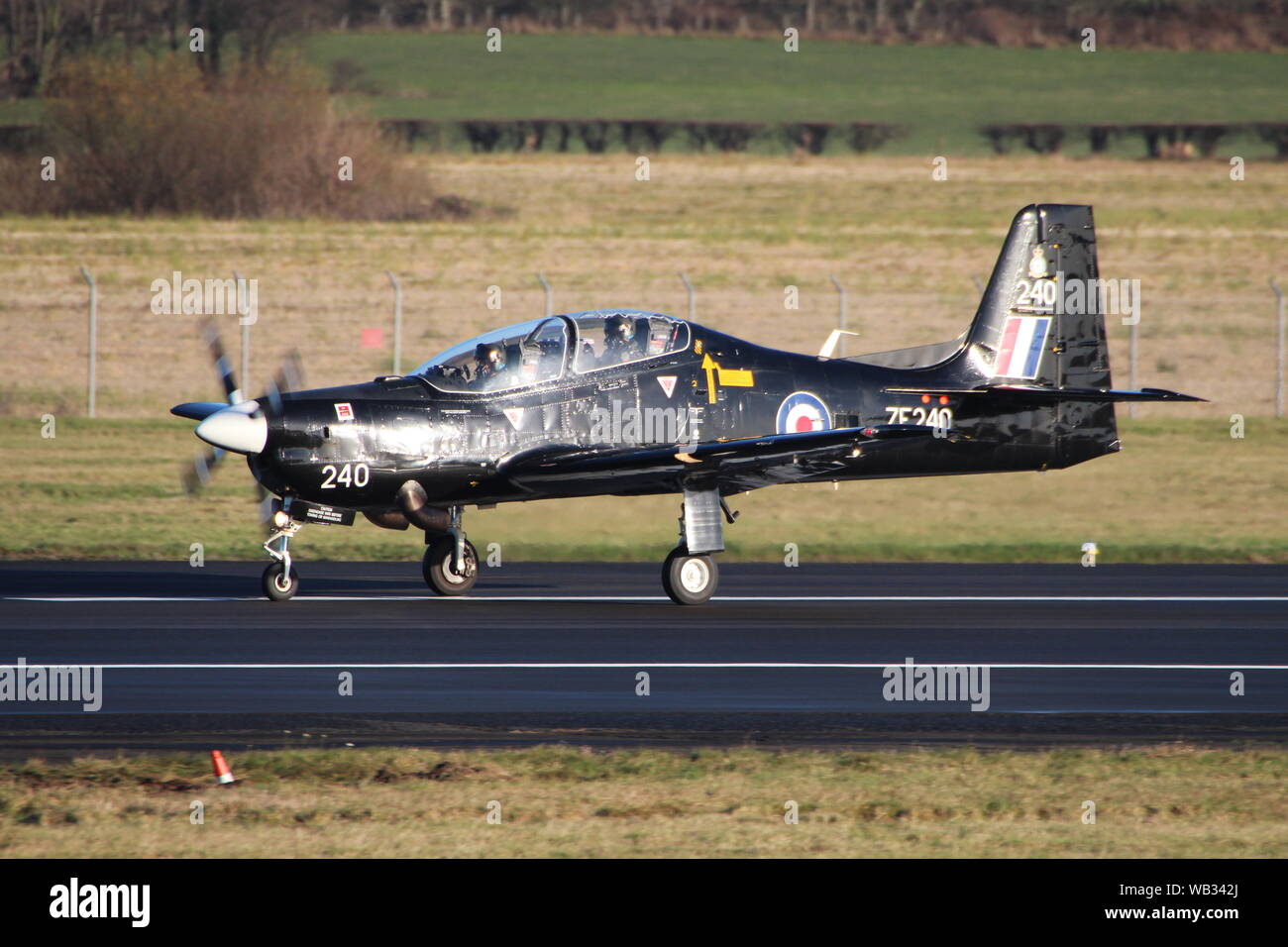 ZF 240, Shorts Tucano T1 von der Royal Air Force betrieben, am Internationalen Flughafen Prestwick, Ayrshire. Stockfoto