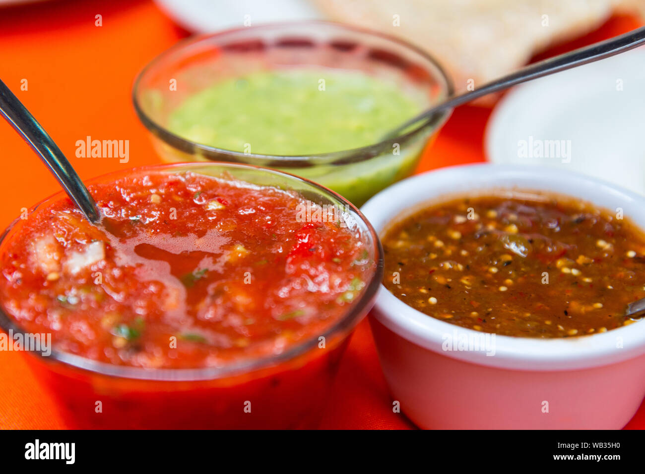 Kleine Schalen der mexikanischen Salsa Stockfoto