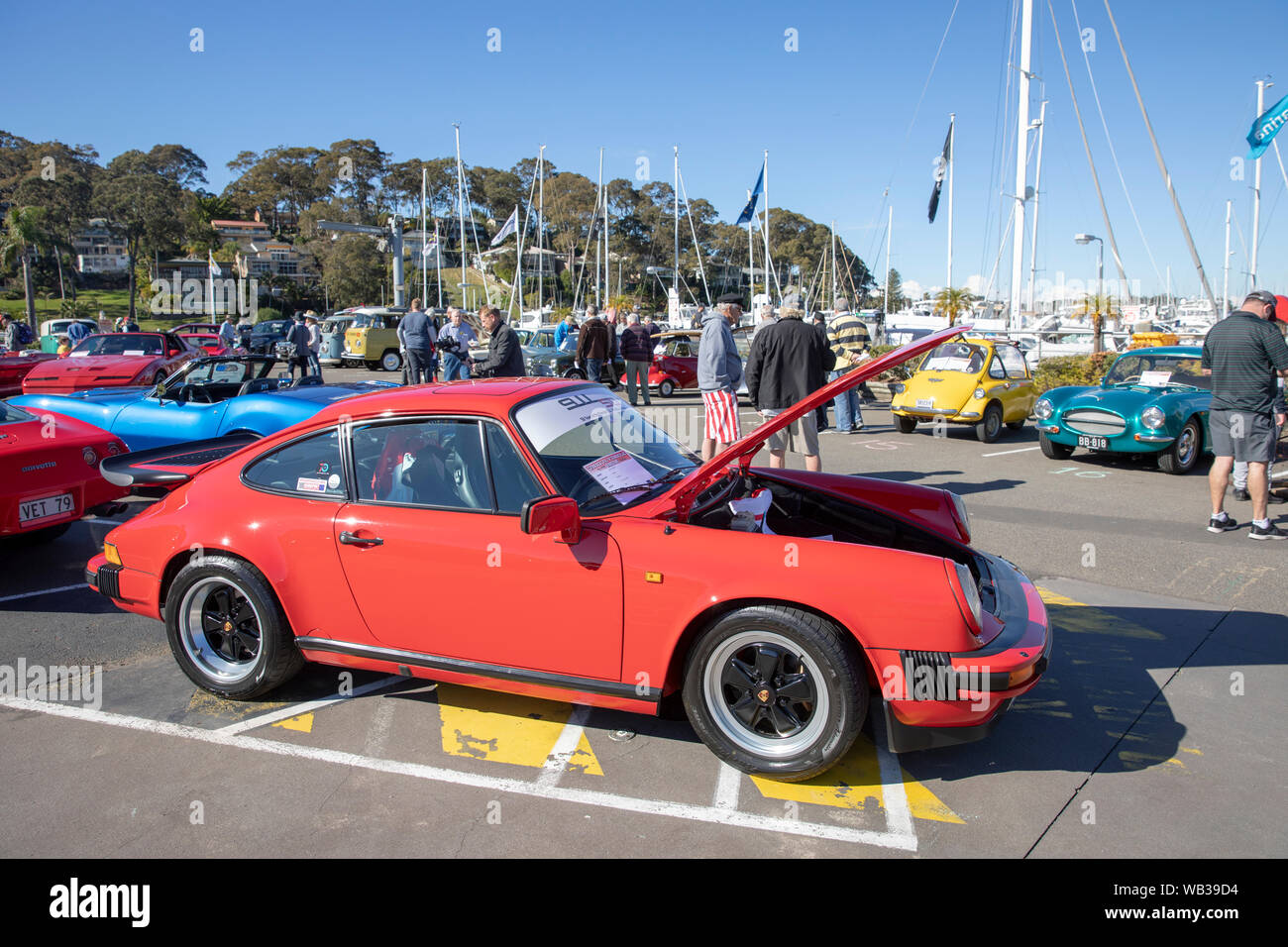 Rote deutschen Porsche 3,2 Carrera Sport Auto bei einem Oldtimertreffen inSydney, Australien Stockfoto