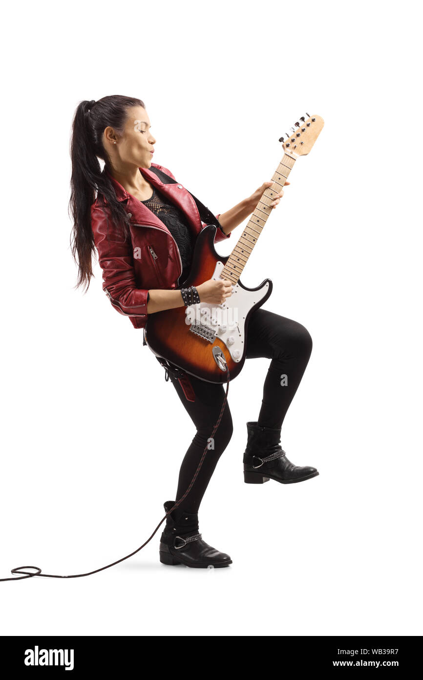 Volle Länge Profil Schuß einer jungen weiblichen Rock Star mit einer Gitarre auf weißem Hintergrund Stockfoto