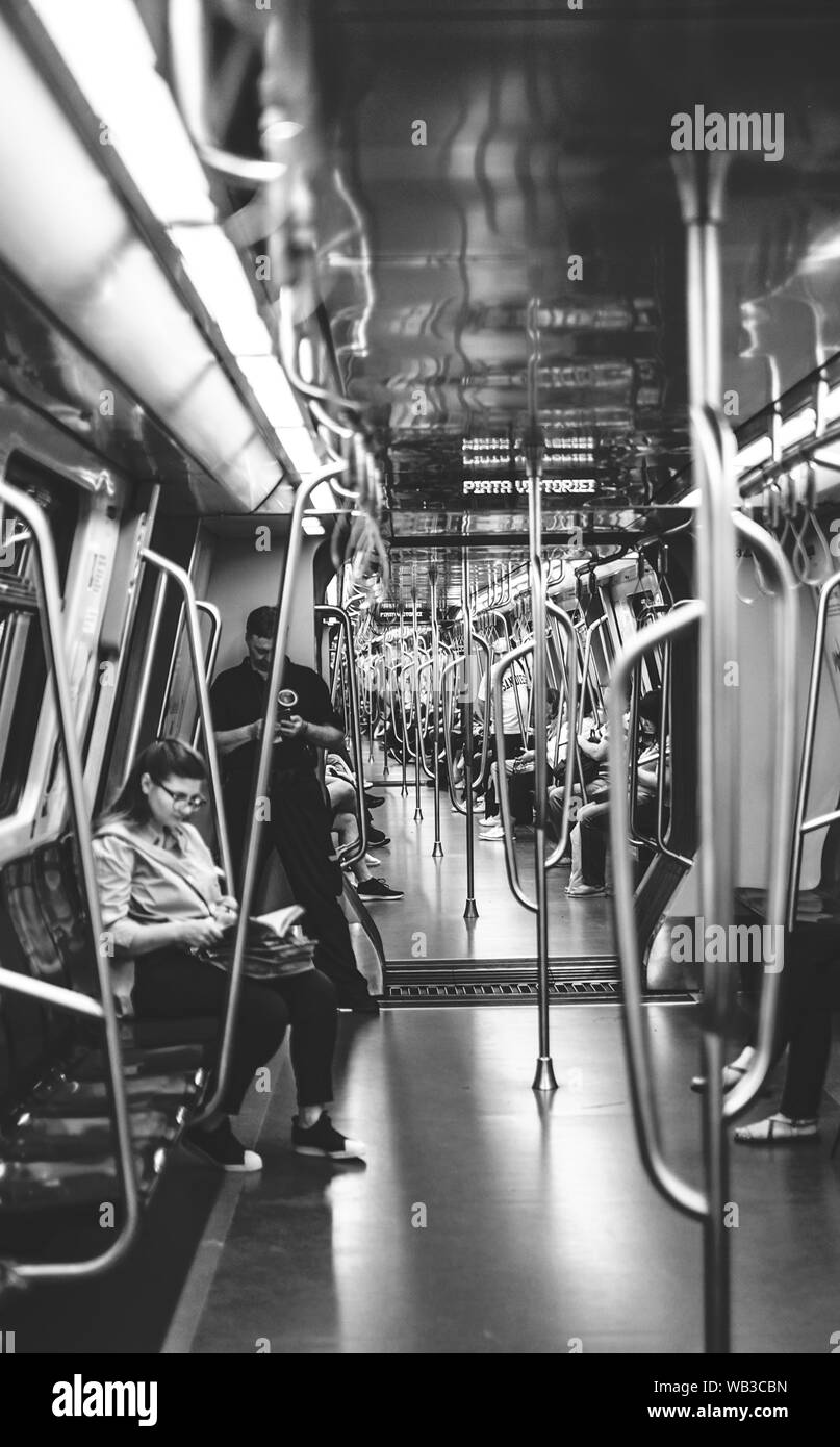 Stadt Sibiu, Rumänien - 07. Juli 2019. die Menschen in der Bukarester U-Bahn Stockfoto