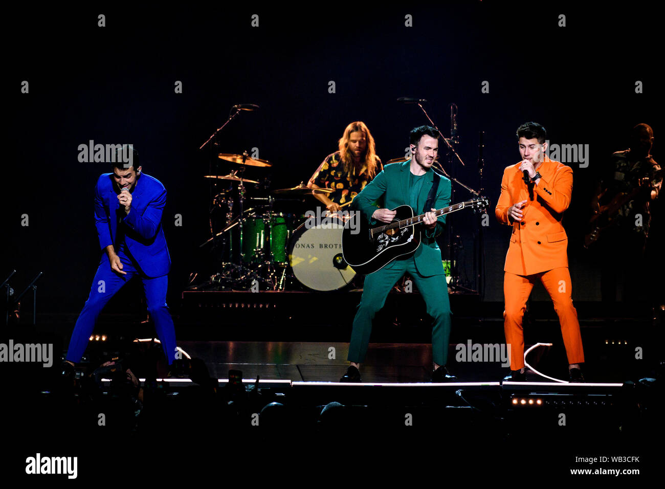 Toronto, Kanada. 23 Aug, 2019. Kevin Jonas, Joe Jonas, und Nick Jonas Mitglieder der amerikanischen Pop Rock Band, Jonas Brothers, führen Sie bei einer ausverkauften Show in Toronto. Credit: SOPA Images Limited/Alamy leben Nachrichten Stockfoto