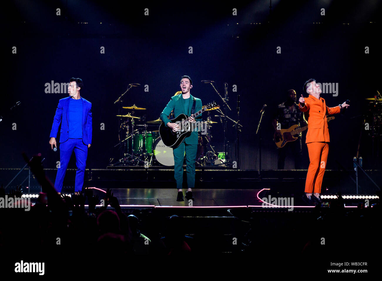Toronto, Kanada. 23 Aug, 2019. Kevin Jonas, Joe Jonas, und Nick Jonas Mitglieder der amerikanischen Pop Rock Band, Jonas Brothers, führen Sie bei einer ausverkauften Show in Toronto. Credit: SOPA Images Limited/Alamy leben Nachrichten Stockfoto