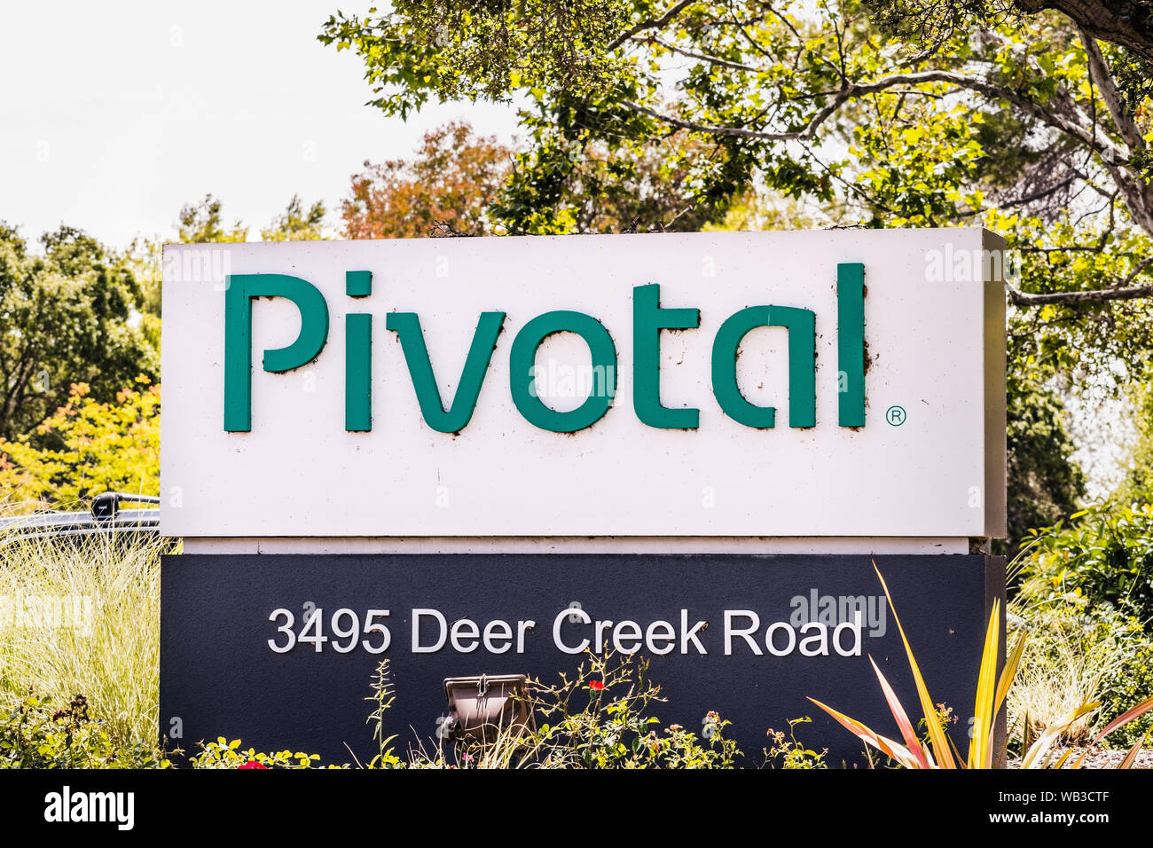 August 5, 2019 in Palo Alto/CA/USA - Pivotal Logo am Eingang zu Ihrem Campus; Zentrale Software, Inc. ist eine US-amerikanische multinationale Software und s Stockfoto