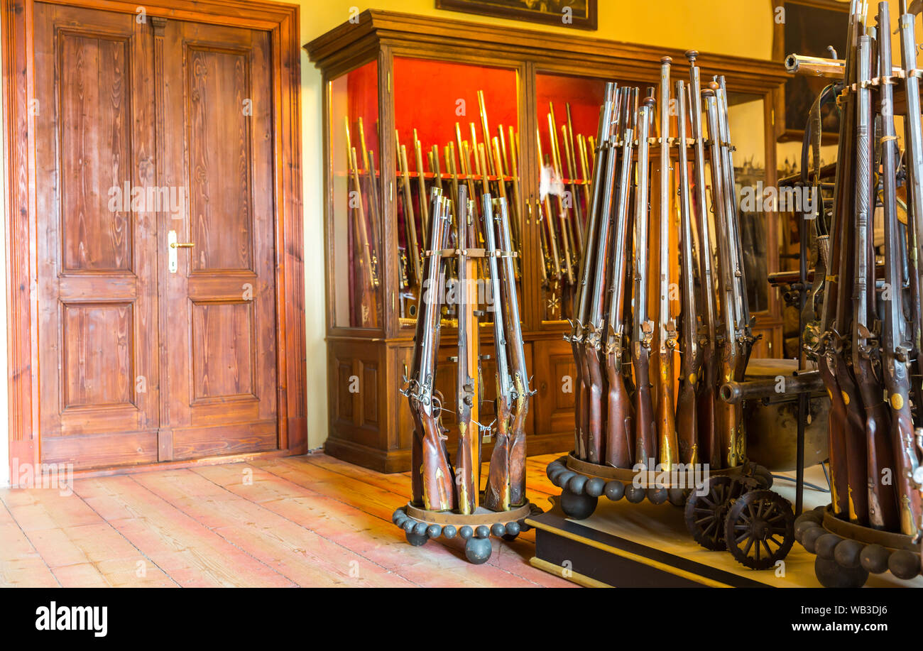 Zimmer mit alten Waffen, Waffenkammer Storage Stockfoto