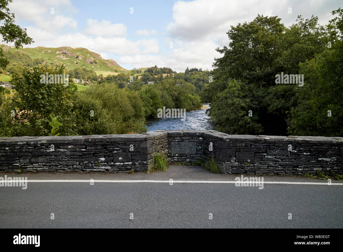 Skelwith Bridge über den Fluss Brathay im Lake District National Park, England, Großbritannien Stockfoto