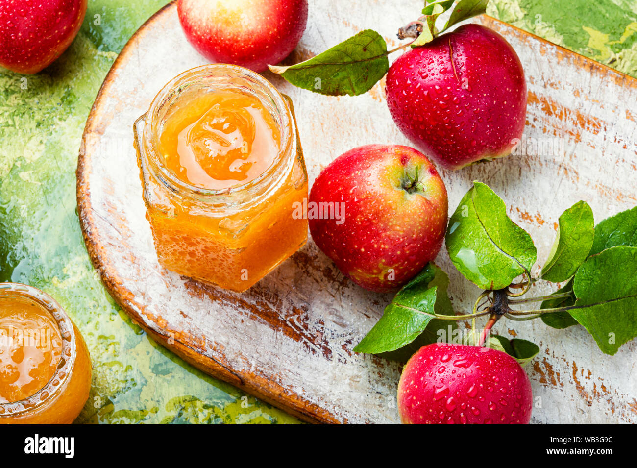 Apple Jam. Herbst süß. Hausgemachte Marmelade. Apple Apple Jam in Glas Glas Stockfoto