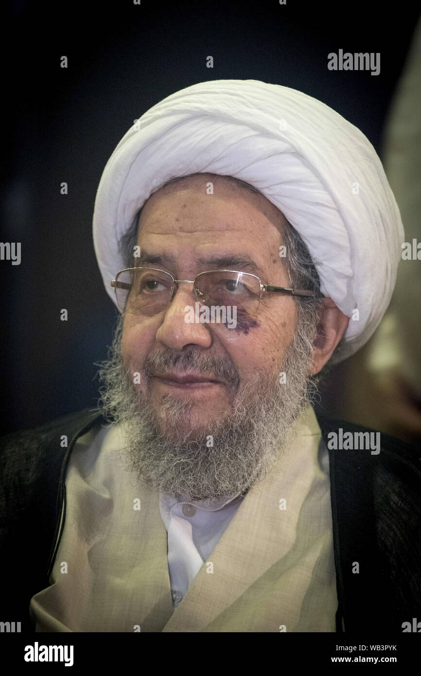 Lavasan, Teheran, Iran. 24 Aug, 2019. Der stellvertretende Vorsitzende der Gesellschaft der Seminarlehrer Qom, Ayatollah Morteza Moghtadai, nimmt an der Eröffnung des neuen Akademischen Jahres der Imam Hasan Seminar in Lavasan, Teheran, Iran. Credit: rouzbeh Fouladi/ZUMA Draht/Alamy leben Nachrichten Stockfoto