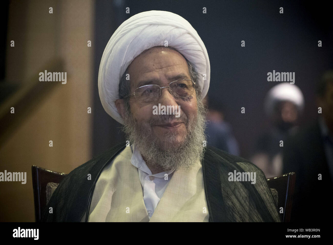 Lavasan, Teheran, Iran. 24 Aug, 2019. Der stellvertretende Vorsitzende der Gesellschaft der Seminarlehrer Qom, Ayatollah Morteza Moghtadai, nimmt an der Eröffnung des neuen Akademischen Jahres der Imam Hasan Seminar in Lavasan, Teheran, Iran. Credit: rouzbeh Fouladi/ZUMA Draht/Alamy leben Nachrichten Stockfoto