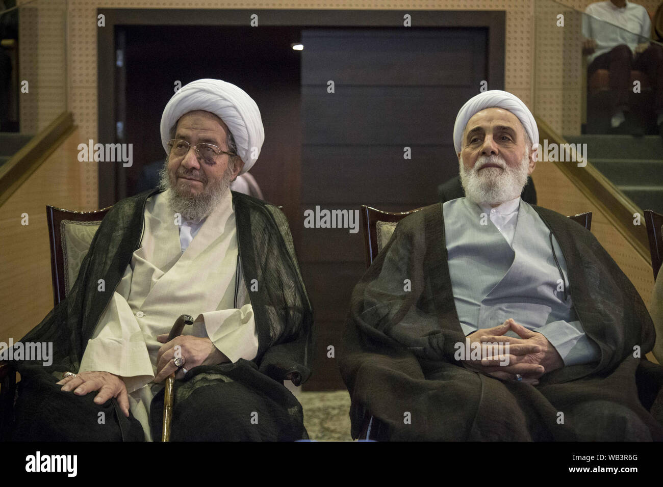 Lavasan, Teheran, Iran. 24 Aug, 2019. Iranische Politiker, Ali Akbar Nateq-Nouri (R) und stellvertretender Vorsitzender der Gesellschaft der Seminarlehrer Qom, Ayatollah Morteza Moghtada (L), nehmen an der Eröffnung des neuen Akademischen Jahres der Imam Hasan Seminar in Lavasan, Teheran, Iran. Credit: rouzbeh Fouladi/ZUMA Draht/Alamy leben Nachrichten Stockfoto