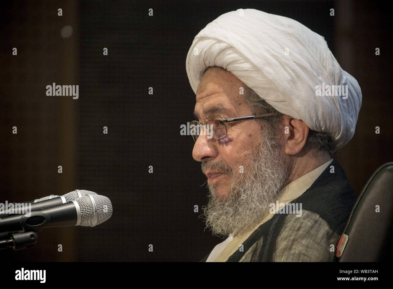 Lavasan, Teheran, Iran. 24 Aug, 2019. Der stellvertretende Vorsitzende der Gesellschaft der Seminarlehrer Qom, Ayatollah Morteza Moghtadai, spricht bei der Eröffnung des neuen Akademischen Jahres der Imam Hasan Seminar in Lavasan, Teheran, Iran. Credit: rouzbeh Fouladi/ZUMA Draht/Alamy leben Nachrichten Stockfoto