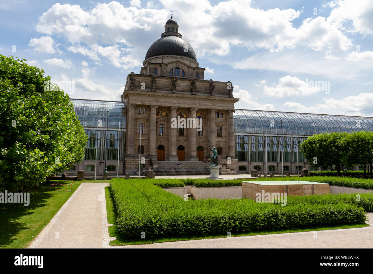 Bayerische Staatskanzlei (Bayerische Staatskanzlei) die Geschäftsstelle des Ministerpräsidenten an der Spitze der Regierung, München, Bayern, Deutschland. Stockfoto