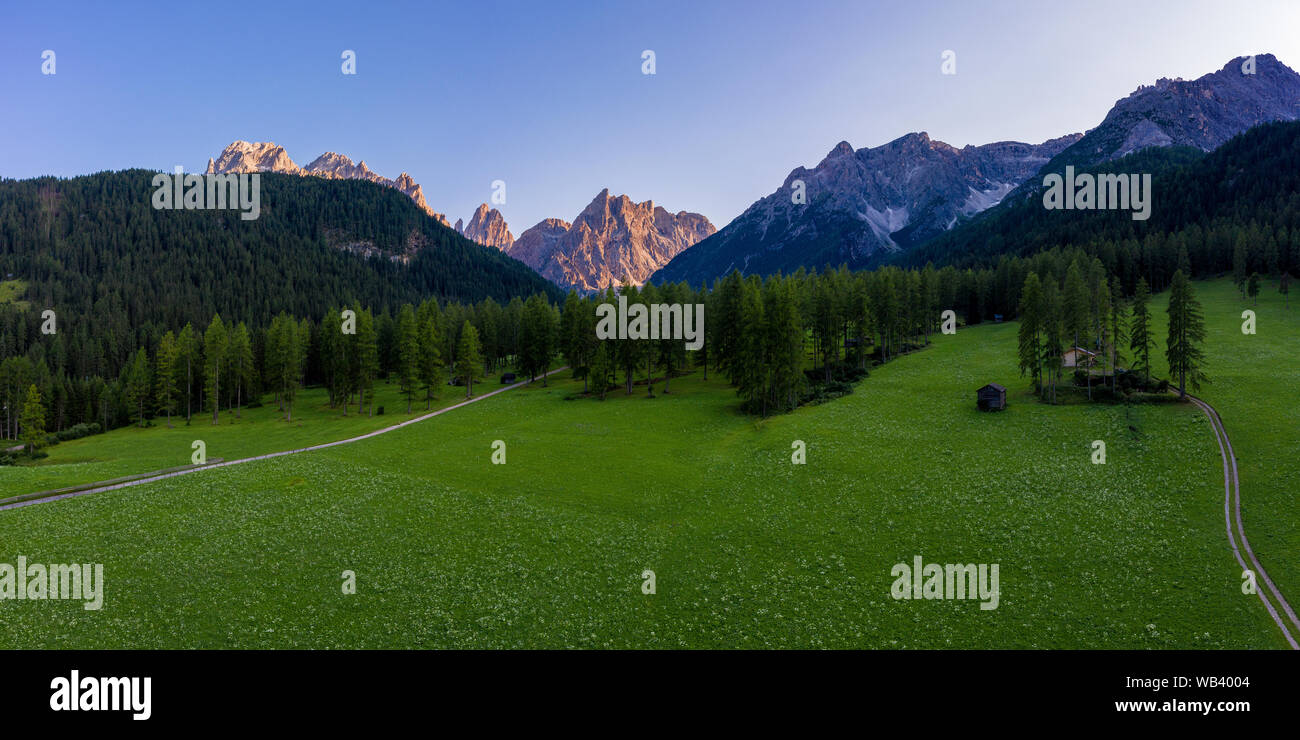 Panoramablick auf die Dolomiten, Val Fischleintal. Drone Fotografie, Stockfoto