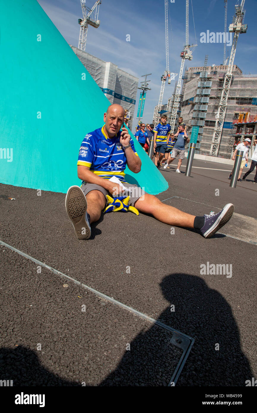 London, Großbritannien. Wembley, London, UK. 24 Aug, 2019. St Helens v Warrington Wolves Coral das Endspiel um den Challenge Cup 2019 im Wembley Stadium-Fans vor dem Stadion vor dem Spiel Credit sammeln: John Hopkins/Alamy leben Nachrichten Stockfoto