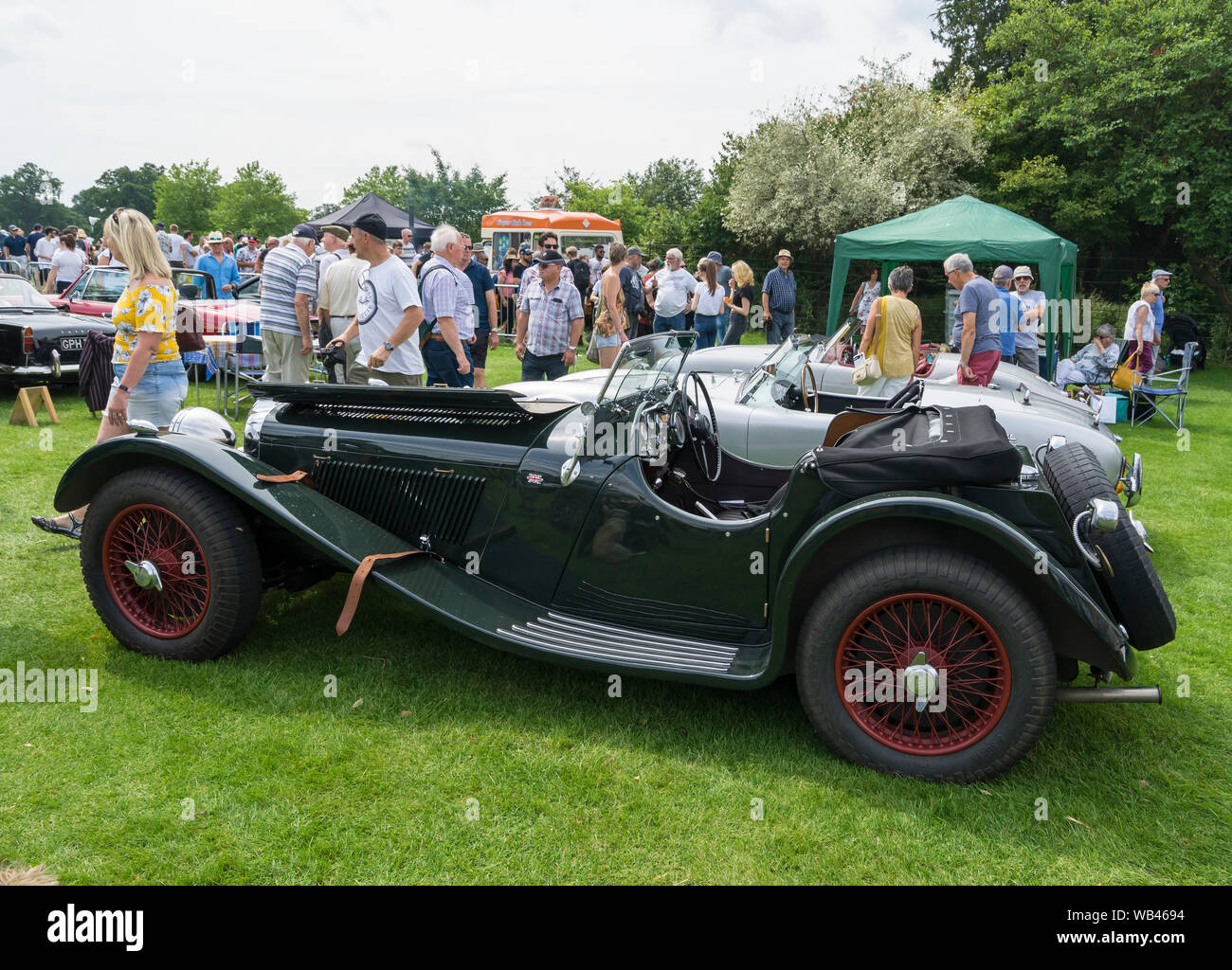 Replica Jaguar SS 100 Sportwagen an Der helmingham Festival der Klassischen & Sportwagen 2019 Stockfoto