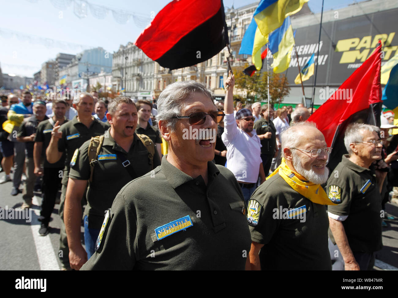 Ukrainische Soldaten März auf dem Platz der Unabhängigkeit während des Jubiläums. die Ukraine der 28. Jahrestag der Tag der Unabhängigkeit von der Sowjetunion markiert seit 1991 am 24. August 2019. Stockfoto