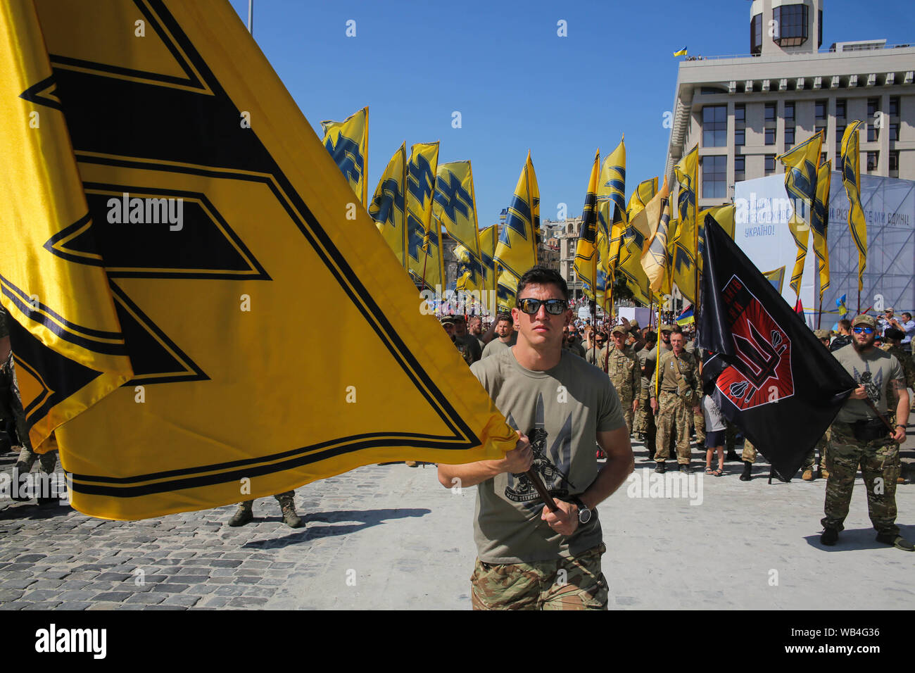 Kiew, Ukraine. 24 Aug, 2019. Ukrainischen Veteranen des Konflikts im Osten der Ukraine, Ehrenamtliche, Mitglieder der Freiwilligentätigkeit Bataillone und Verwandte von ukrainischen Soldaten, die während eines Konflikts gestorben an der März der Ukraine Verteidiger sich den 'Independence Day' Feier in der Innenstadt von Kiew, Ukraine, 24. August 2019. Die ukrainer Mark zum 28. Jahrestag der Unabhängigkeit der Ukraine. Credit: sergii Kharchenko/ZUMA Draht/Alamy leben Nachrichten Stockfoto