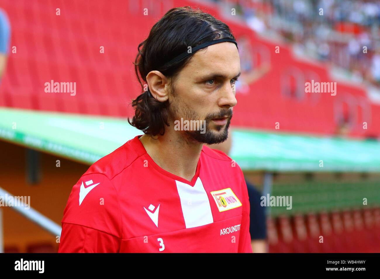 Augsburg, Deutschland 24. August 2019: 1. BL. - 19/20 - FC Augsburg gegen Union Berlin Neven Subotic (1. Union Berlin) handeln. Einzelnes Bild. -Support/face//DFL-Bestimmungen verbieten die Verwendung von Fotografien als Bildsequenzen und/oder quasi-Video. // | Verwendung weltweit Stockfoto