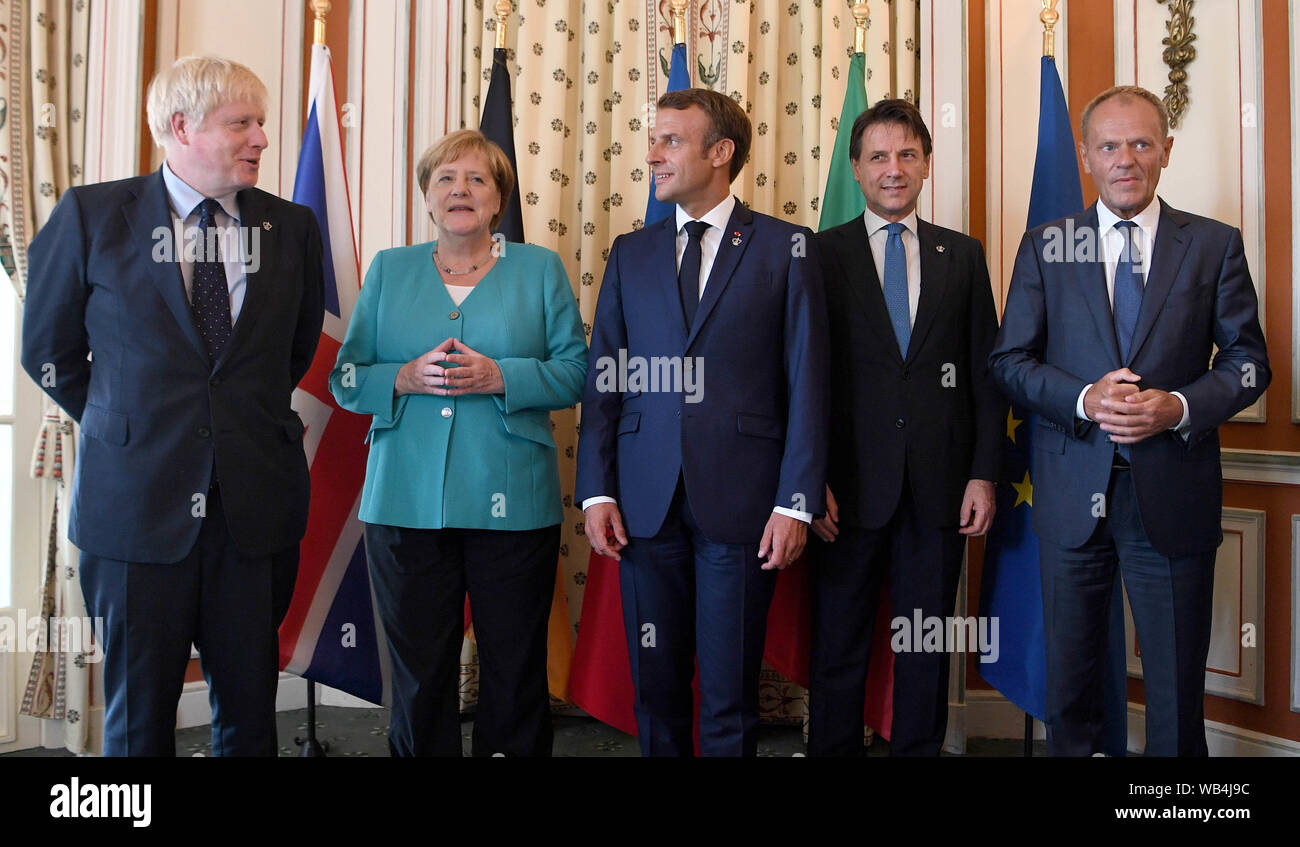 (Nach rechts) Ministerpräsident Boris Johnson die deutsche Bundeskanzlerin Angela Merkel, der französische Präsident Emmanuel Längestrich, der italienische Ministerpräsident Giuseppe Conte und Präsident des Europäischen Rates Donald Tusk, an der EU-Konferenz während der G7-Gipfel in Biarritz, Frankreich. Stockfoto