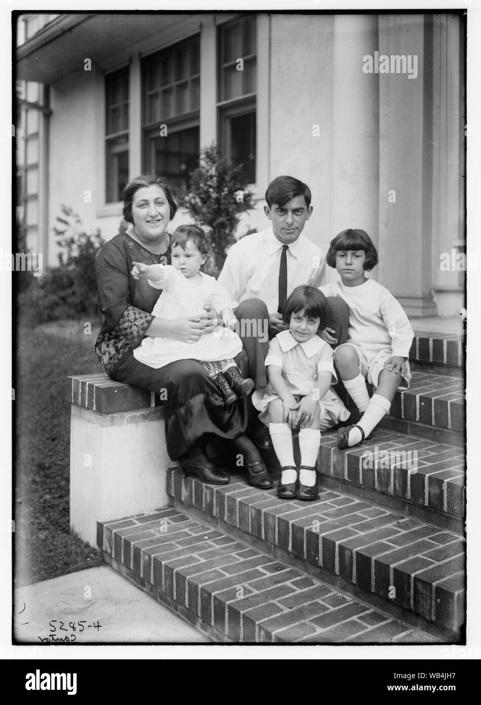 Eddie Cantor [Familie] Abstract / Medium: 1 Negativ: Glas; 5 x 7 in. oder kleiner. Stockfoto