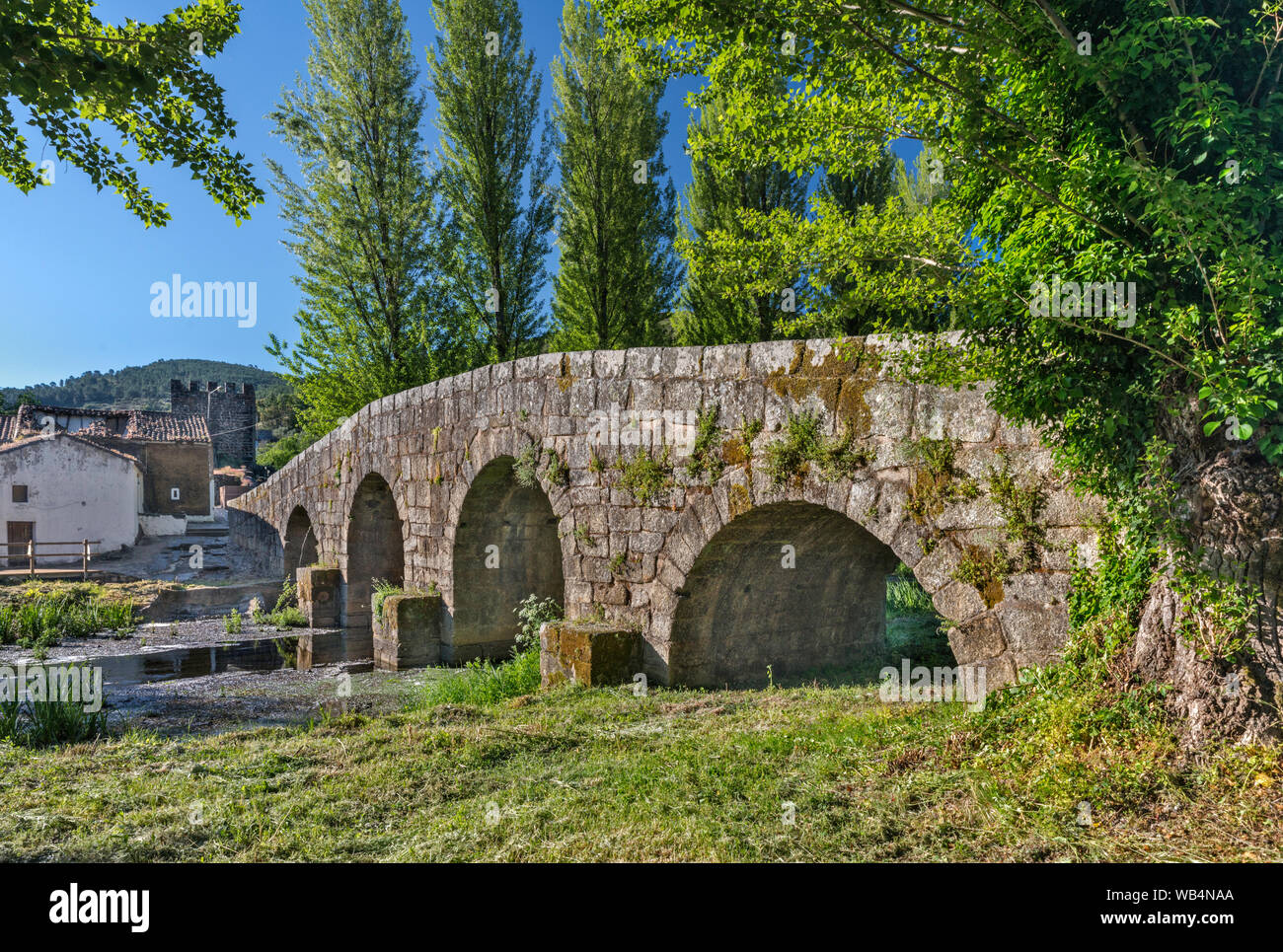 Römische Brücke über den Rio Sever in Dorf Portagem, Serra de Sao Mamede Naturpark, Portalegre, Alto Alentejo, Portugal Stockfoto