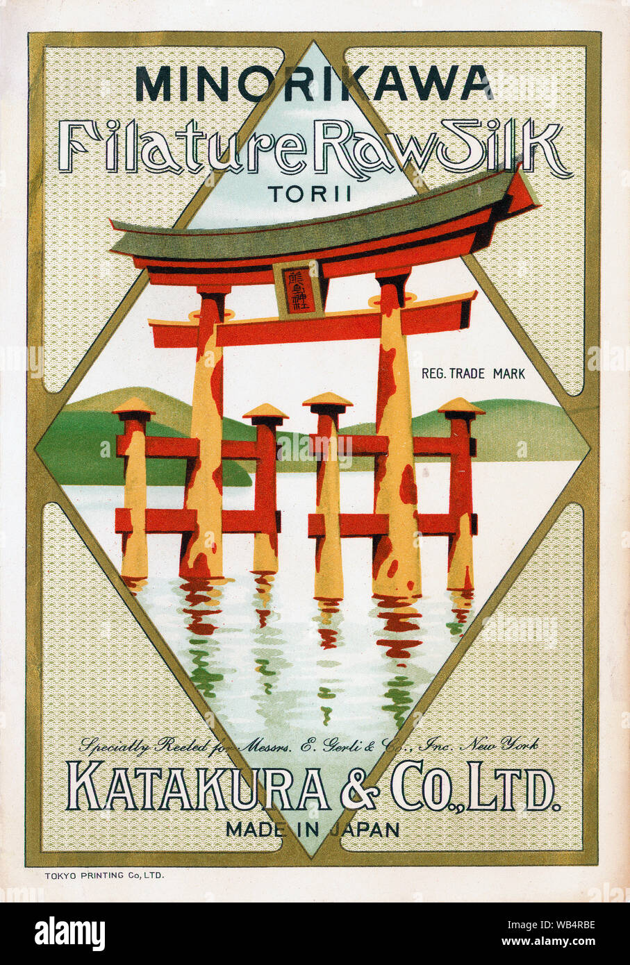 [Pre-war Japan - Japanische Seide Label] - Seide Aufkleber mit einem heiligen Shinto tori Gate, für Minorikawa Filature Grège von Katakura & Co. Ltd., 20. Jahrhundert vintage Label produziert. Stockfoto