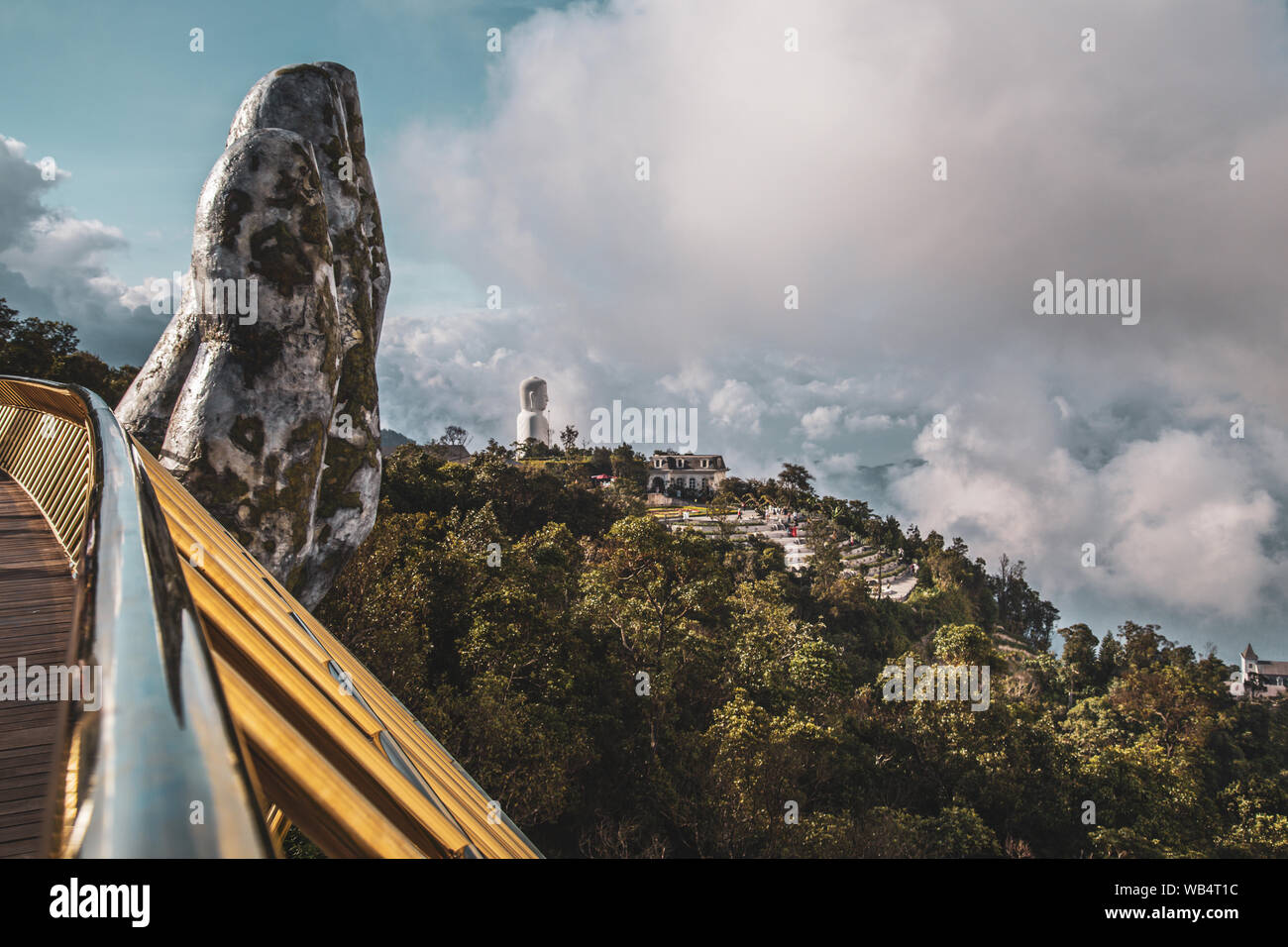 Golden Bridge in Bana Hügel französisches Dorf, Sun Welt, Da Nang, Vietnam Stockfoto