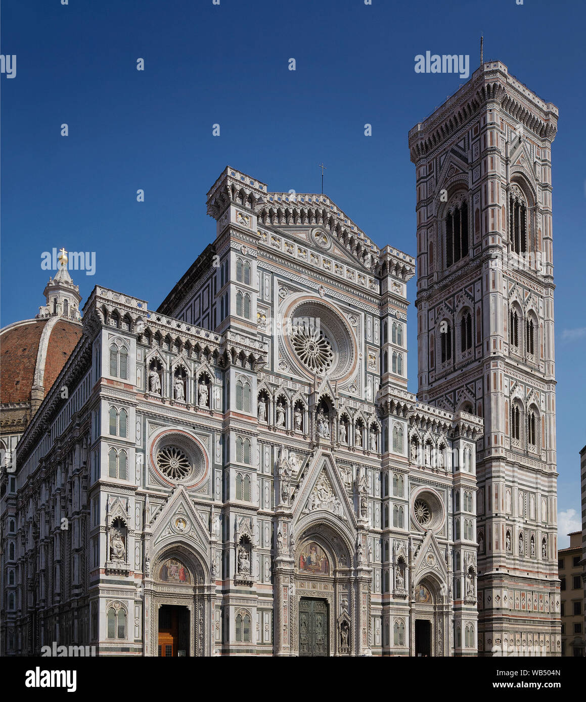 Italien. Der Dom von Florenz. Die Fassade und Giottos Glockenturm. Stockfoto