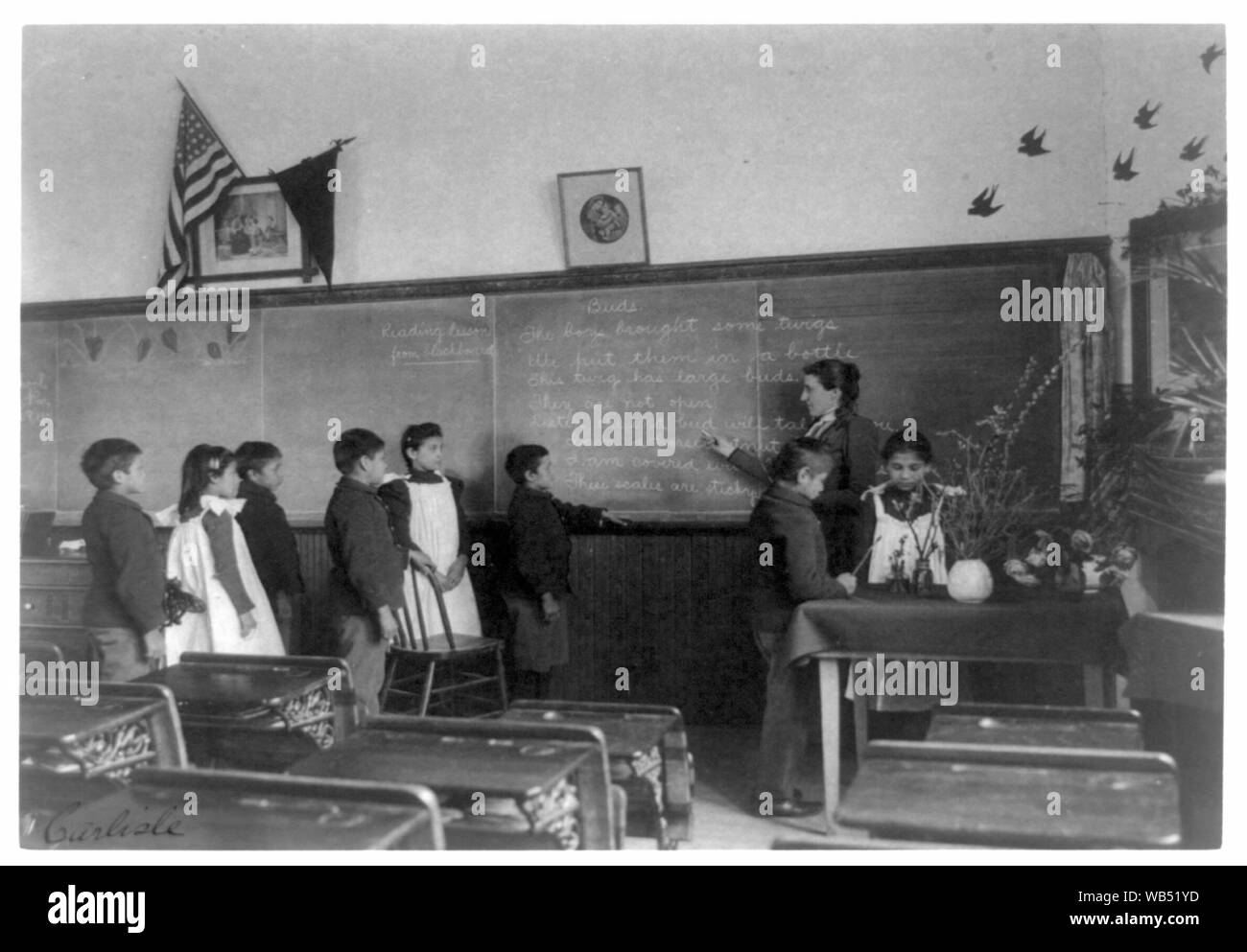 Grundschule Klasse der indischen Studenten mit botanischen Exemplare bei United States Indian School, Carlisle, Pennsylvania Abstract / Medium: 1 photoprint: cyanotypie. Stockfoto