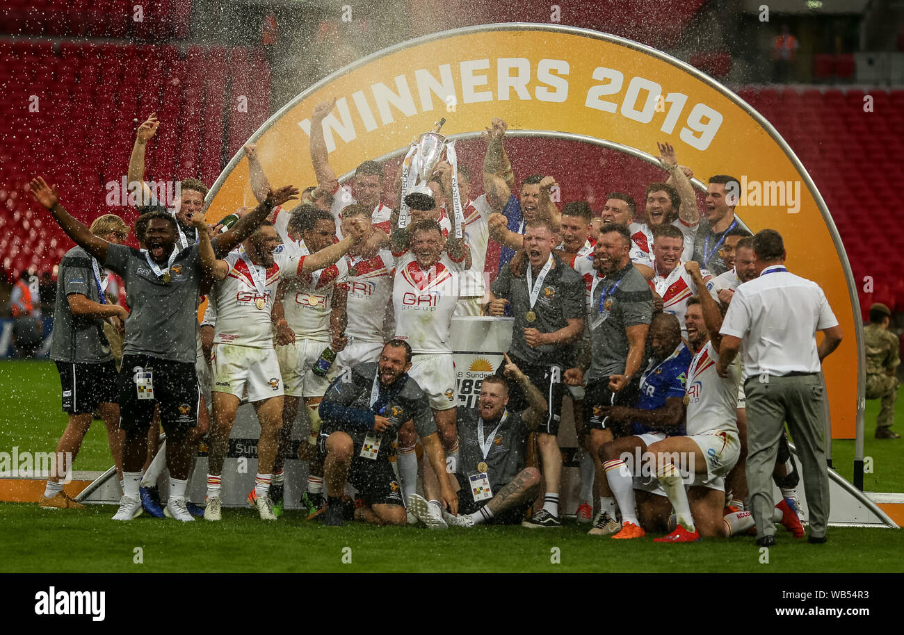 Sheffield Adler feiern Gewinnen der 1895 Cup Finale im Wembley Stadion, London. Stockfoto