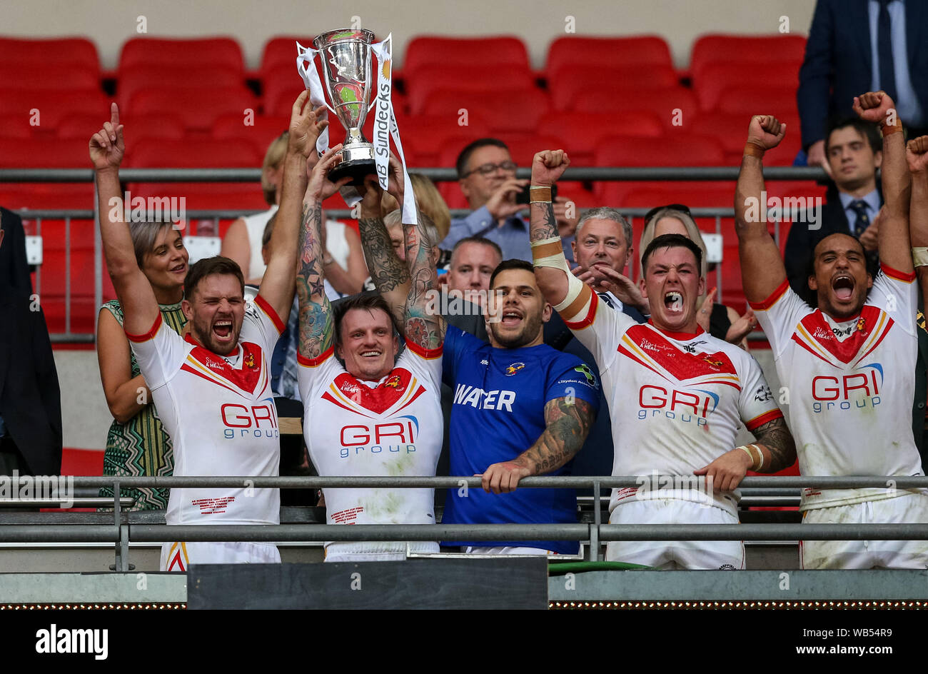 Sheffield Adler feiern Gewinnen der 1895 Cup Finale im Wembley Stadion, London. Stockfoto