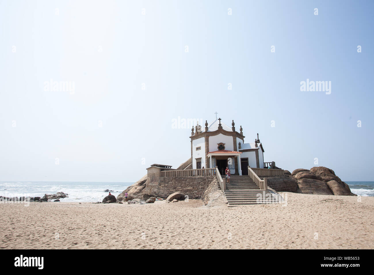 Die Kapelle von Senhor da Pedra am Miramar Beach, im Stadtteil Vila Nova de Gaia, Portugal Stockfoto