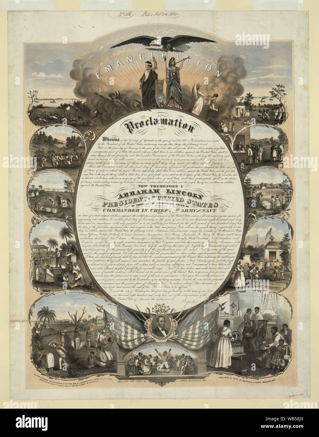 Emanzipations-proklamation Abstract: Drucken zeigt in der Mitte den Text der Emanzipations-proklamation mit Vignetten Umgebung; auf der linken Seite sind Szenen zu Sklaverei und auf der rechten Seite Szenen der Vorteile, die durch Freiheit erlangt; zeigt auch Gerechtigkeit und Columbia oben in der Mitte unter einem weißkopfseeadler und ein Portrait von Abraham Lincoln in der Mitte unten oben eine Szene von ehemaligen Sklaven zu danken. Stockfoto Emanzipations-proklamation Abstract: Drucken zeigt in der Mitte den Text der Emanzipations-proklamation mit Vignetten Umgebung; auf der linken Seite sind Szenen zu Sklaverei und auf der rechten Seite Szenen der Vorteile, die durch Freiheit erlangt; zeigt auch Gerechtigkeit und Columbia oben in der Mitte unter einem weißkopfseeadler und ein Portrait von Abraham Lincoln in der Mitte unten oben eine Szene von ehemaligen Sklaven zu danken. Stockfoto