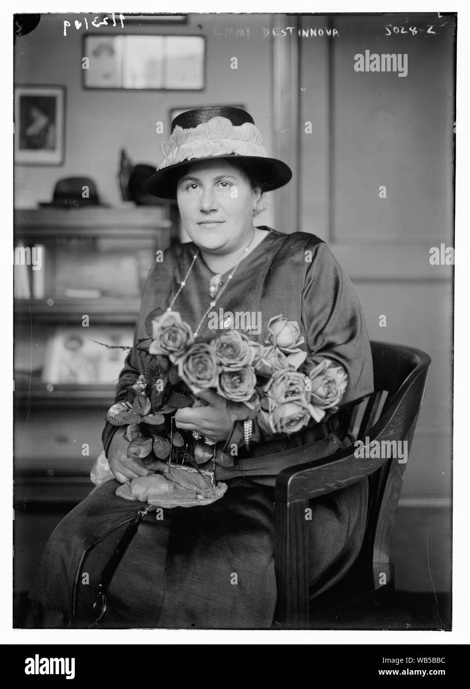 Emmy Destinnova Abstract / Medium: 1 Negativ: Glas; 5 x 7 in. oder kleiner. Stockfoto