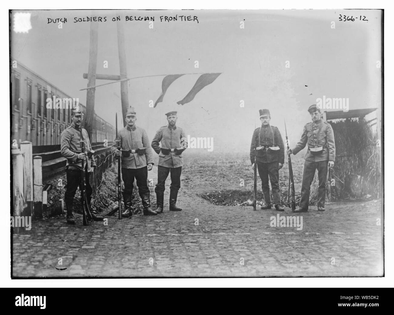 Niederländische Soldaten an der belgischen Grenze Stockfoto