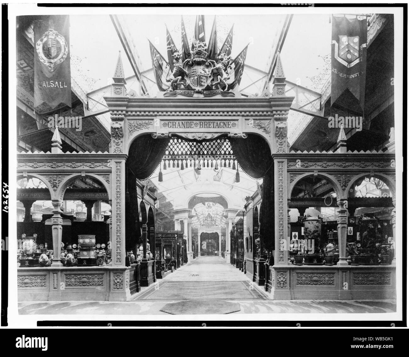 Eintritt in den britischen Ausstellung, Palast der unterschiedlichsten Branchen, Paris Exposition, 1889 Abstract / Medium: 1 Foto: Eiweiß. Stockfoto