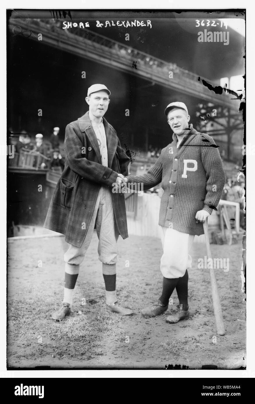 Ernie Ufer, Boston AL & Grover Cleveland Alexander, Philadelphia NL, 1915 World Series Abstract / Medium: 1 Negativ: Glas; 5 x 7 in. oder kleiner. Stockfoto