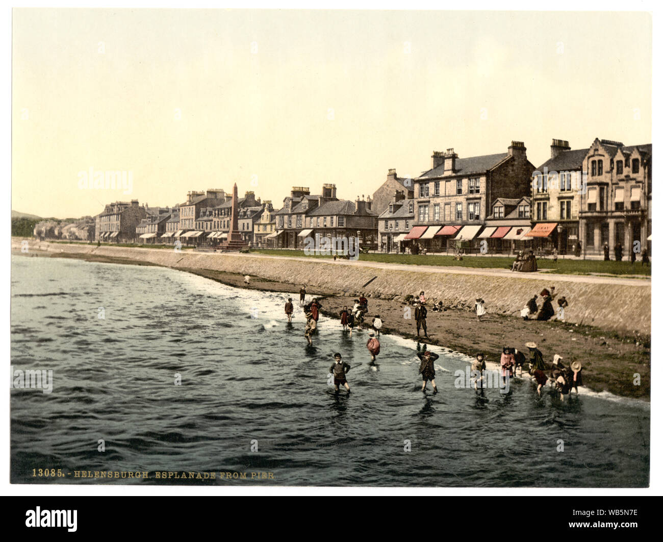 Esplanade von Pier, Helensburgh, Schottland; Titel von den Detroit Publishing Co., Katalog J - Ausland Abschnitt. Detroit, Mich.: Detroit fotografische Begleitung, 1905.; Weitere Informationen über die Photochrom Print Collection an Http://hdl.loc.gov/loc.pnp/pp.pgz; Drucken Nr. verfügbar ist 13085.; Teil: Blick auf Landschaft und Architektur in Schottland in den Photochrom Print Collection. Stockfoto