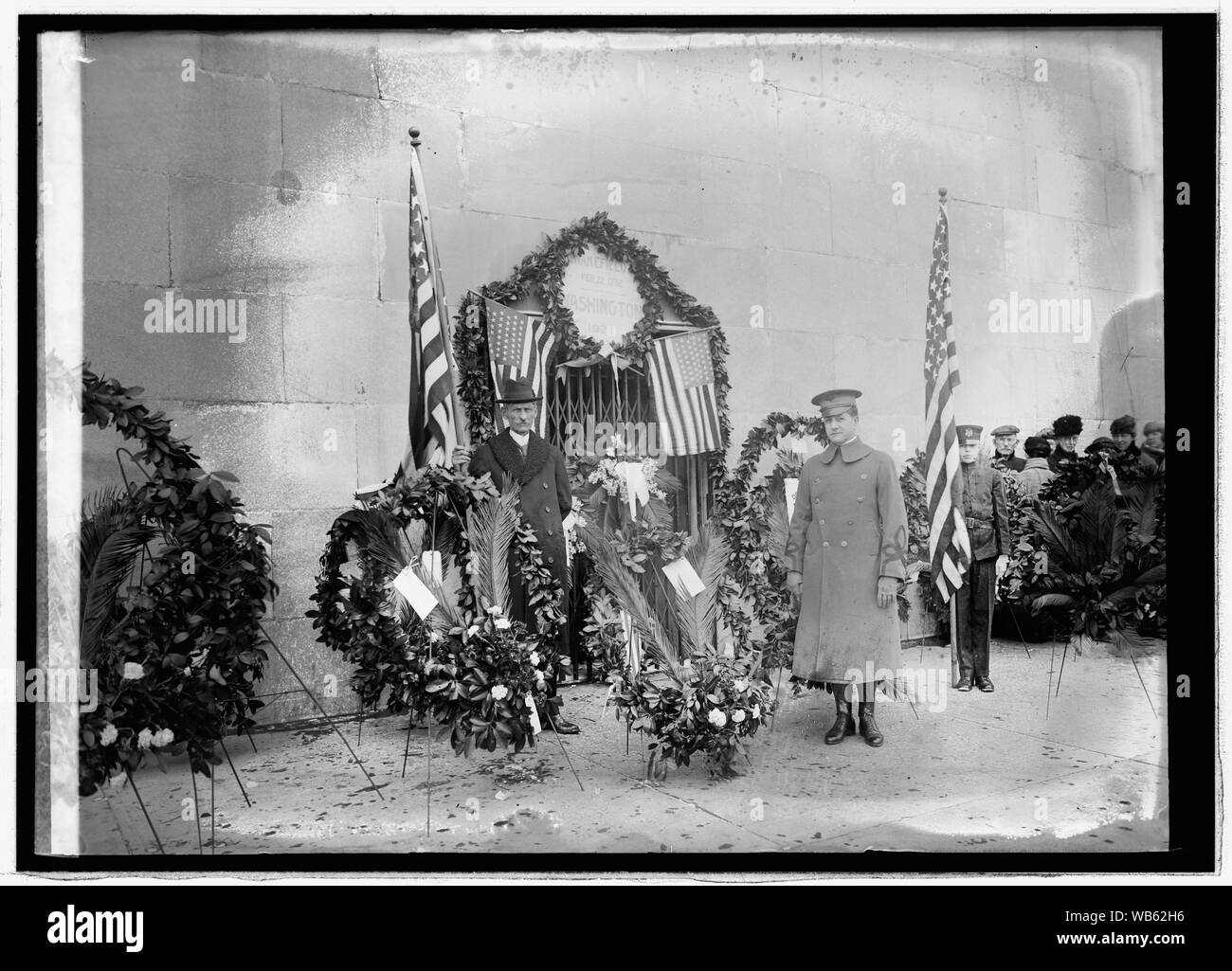 Übungen am Denkmal, 24.02.22/1921 Abstract / Medium: 1 Negativ: Glas; 5 x 7 in. oder kleiner Stockfoto