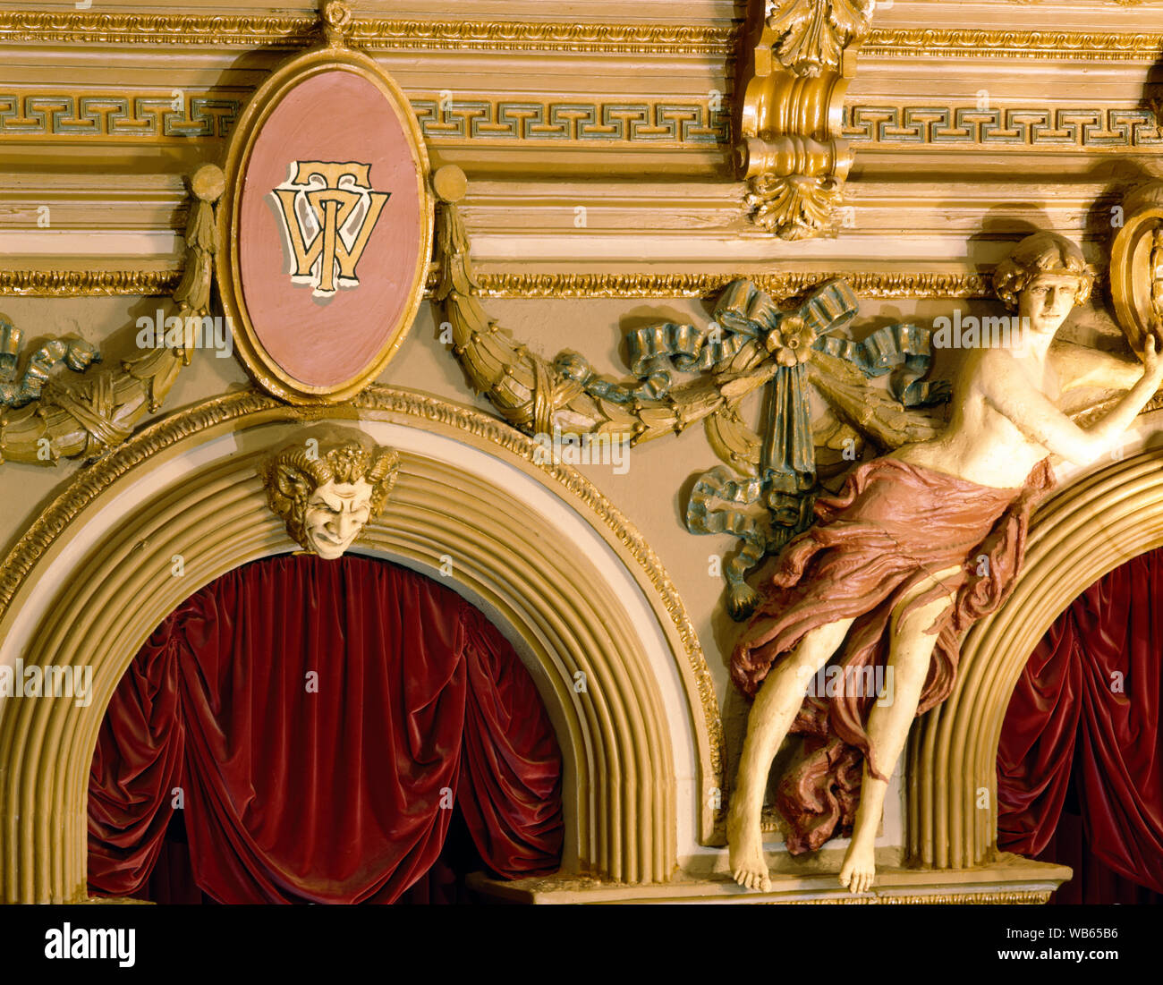 Exotische Figuren in ein Zimmer im historischen Wells Theatre, Norfolk, Virginia Stockfoto
