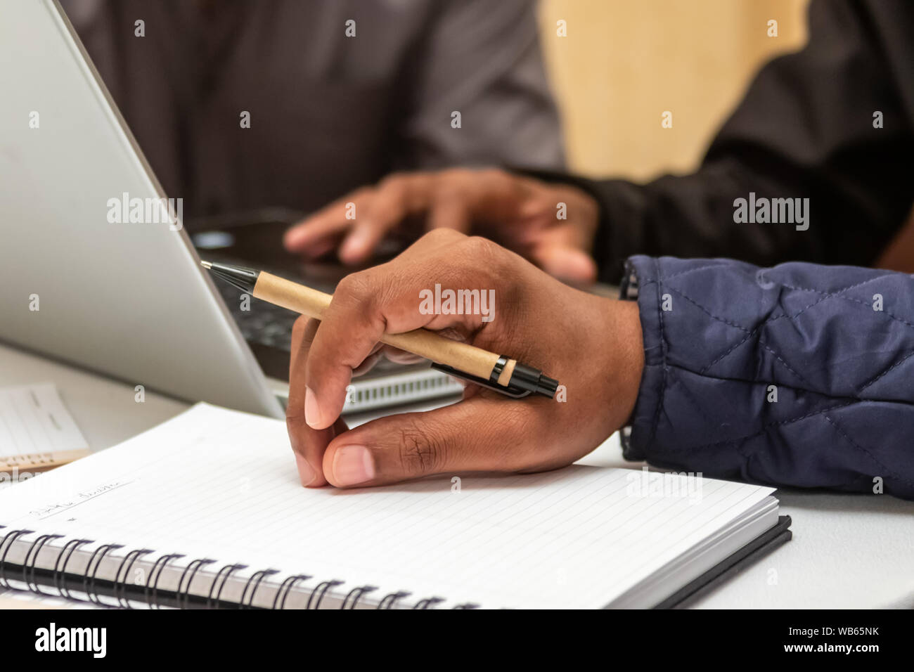 Konferenz der afrikanischen Bevölkerung afrikanischen Menschen in einer Sitzung, Brainstorming neue Projekte Stockfoto