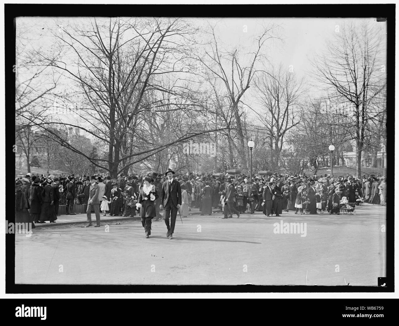 Osterei ROLLING, WEISSES HAUS Stockfoto